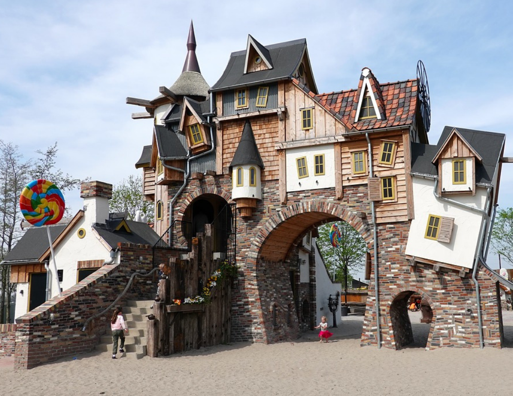 “野蛮生长”30年的中国主题公园, 向左走向右走?